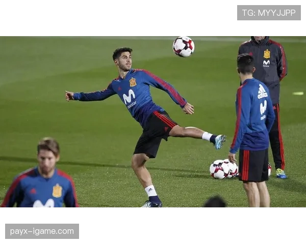 阿森西奥发挥出色助力球队关键胜利,表现引发关注 阿森西奥发挥出色助力球队关键胜利,表现引发关注