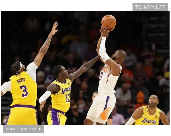 海耶斯挡拆突破拉开差距，效率明显优于队内内线